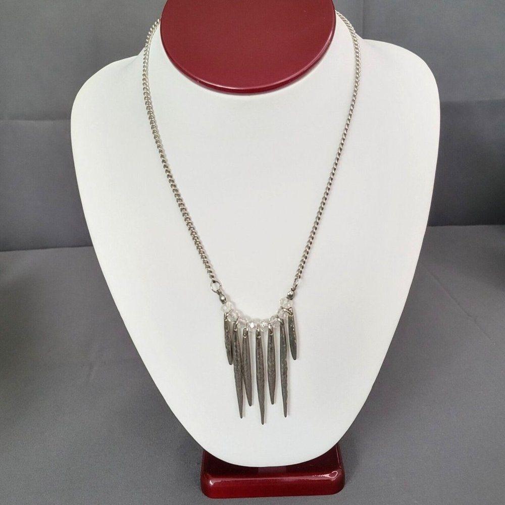 Womens Silver Tone Metal Chain Spiked Beaded Pendant Fashion Necklace 16 in - Picture 2 of 9